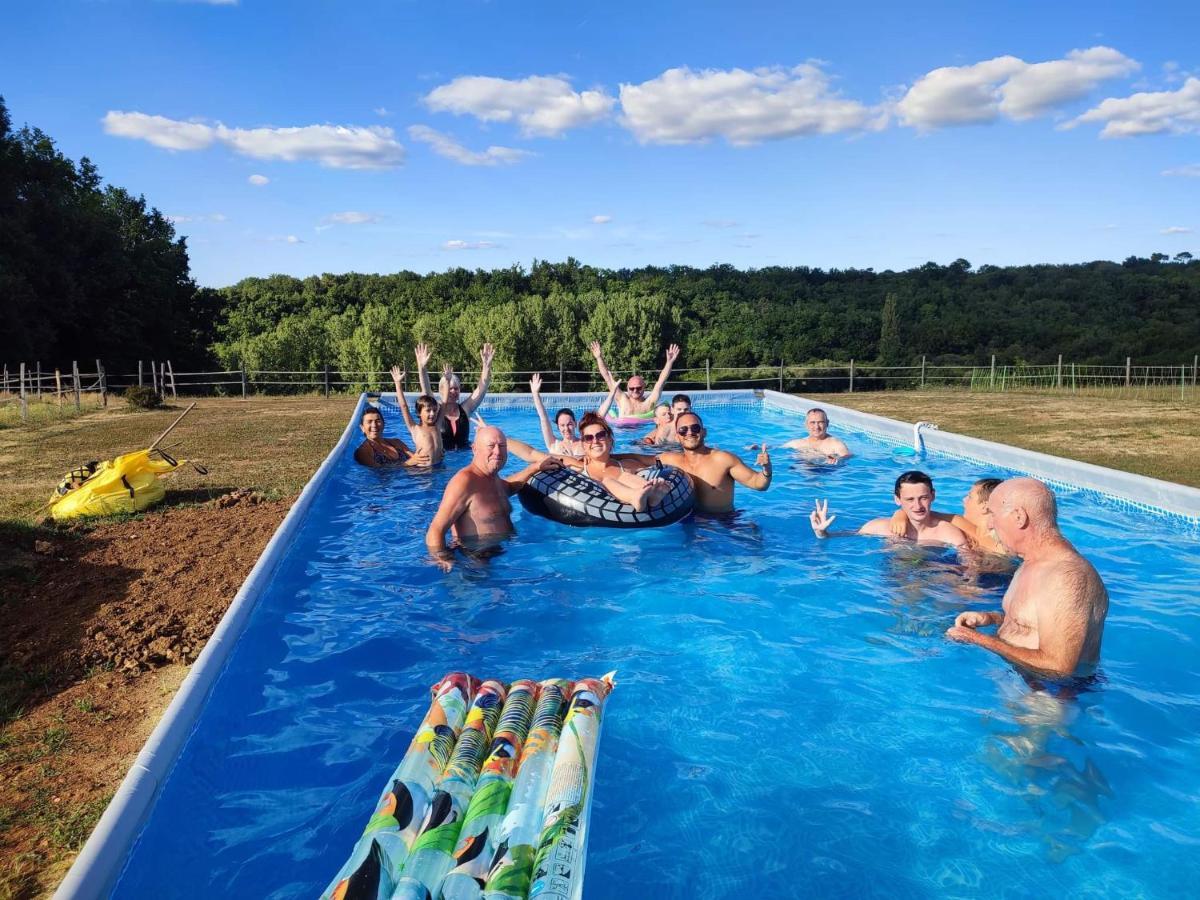 Gite Equestre Domaine Des Crins - Biron Capdrot Bagian luar foto