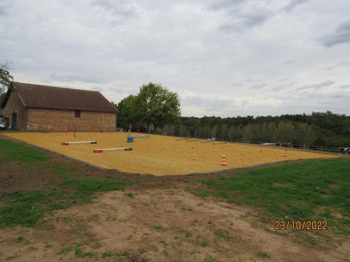 Gite Equestre Domaine Des Crins - Biron Capdrot Bagian luar foto